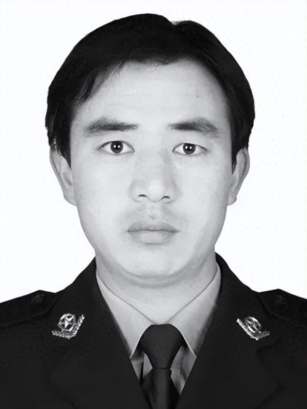 深圳配资门户网 痛心! 他因公牺牲, 年仅43岁